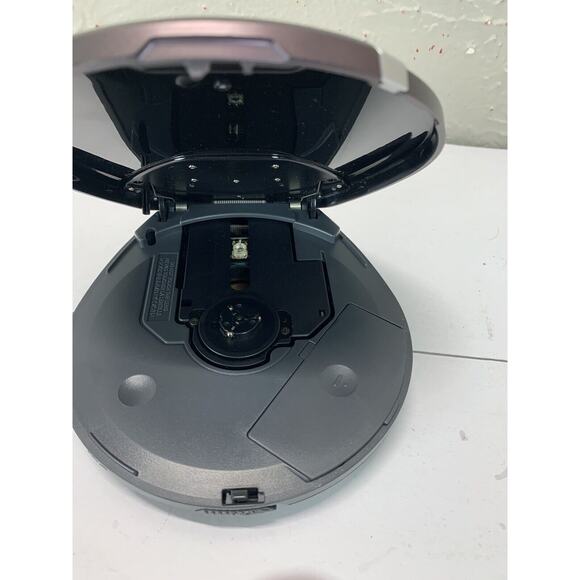 Philips AX5023/17‎ Portable CD Player Jogproof 45 Second ESP - Picture 2 of 4